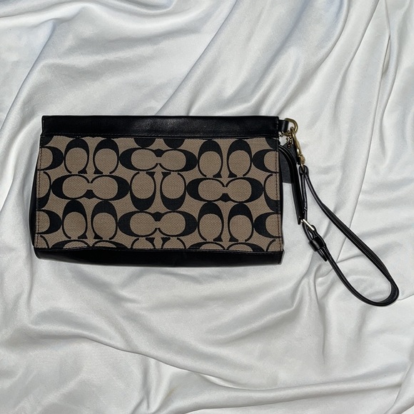 COACH wristlet - Picture 2 of 8